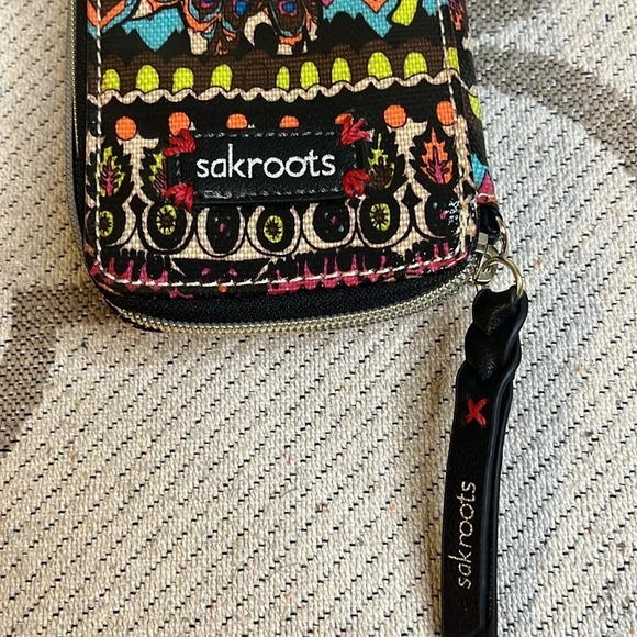 Sakroots The Sak Women's Artist Circle Wristlet - Picture 4 of 16